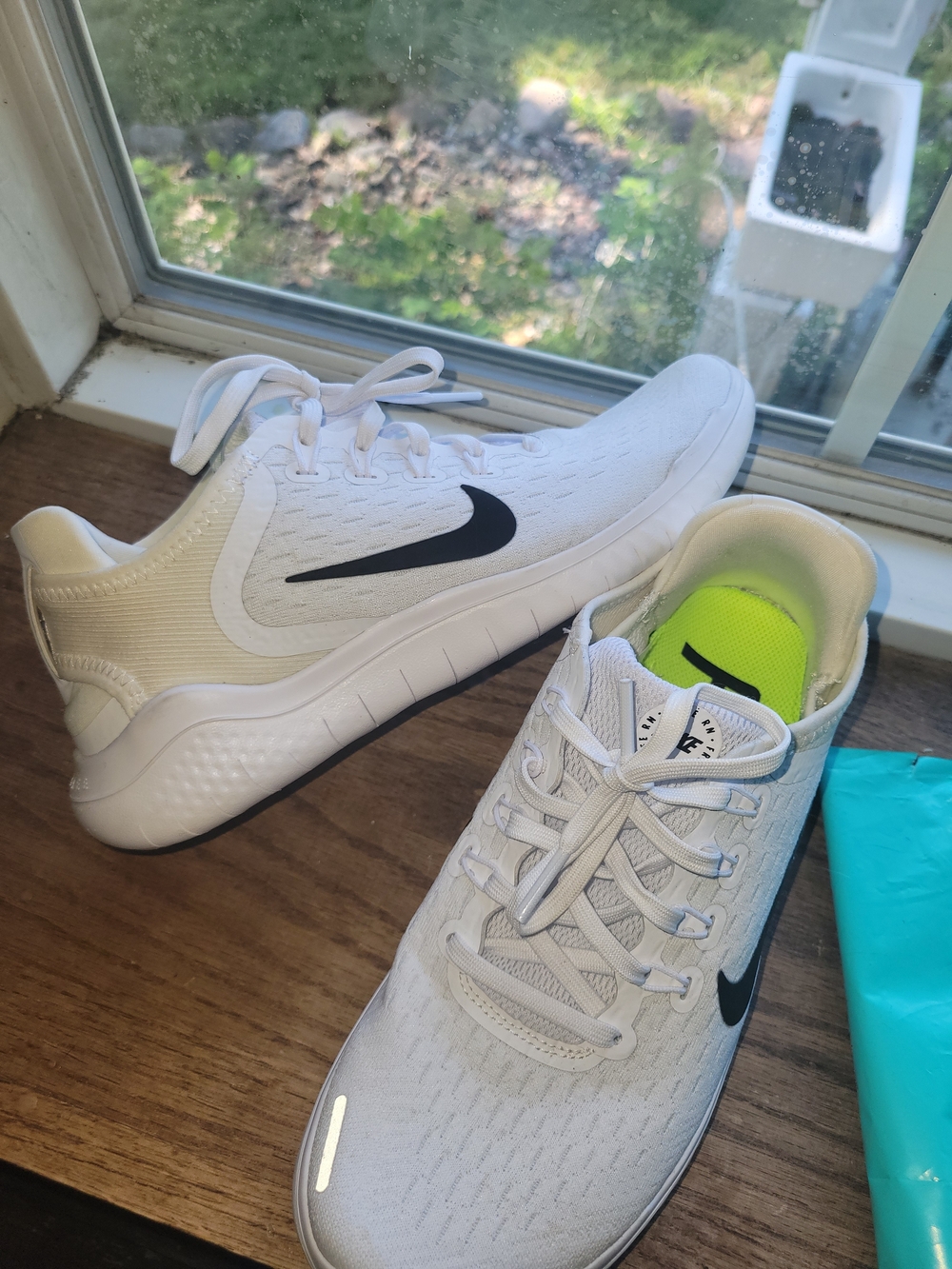 Nike Women's White Running Shoes with Black Swoosh - Picture 4 of 8